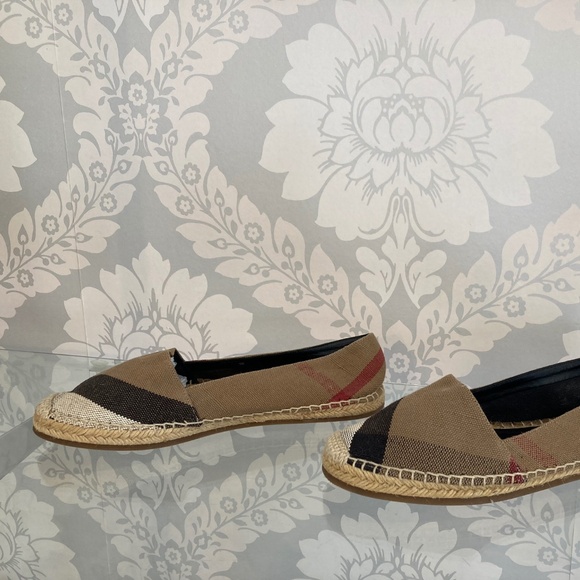 Burberry Women’s Hodgeson House Check Espadrille Flats – Size 38 (US 7.5–8) - Picture 1 of 5